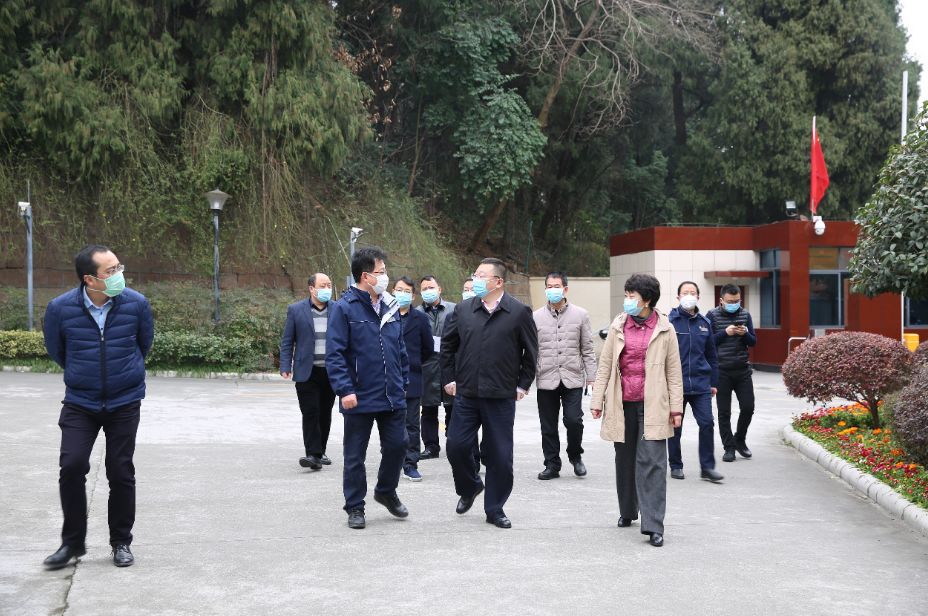 軍地?cái)y手、共克時(shí)艱 ——綿陽(yáng)市長(zhǎng)元方到公司了解防疫及復(fù)工情況